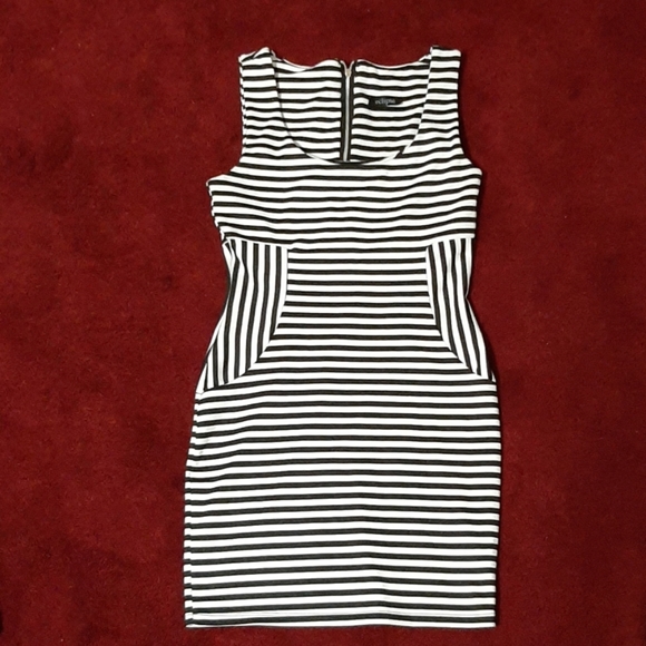 Dress - Picture 1 of 1